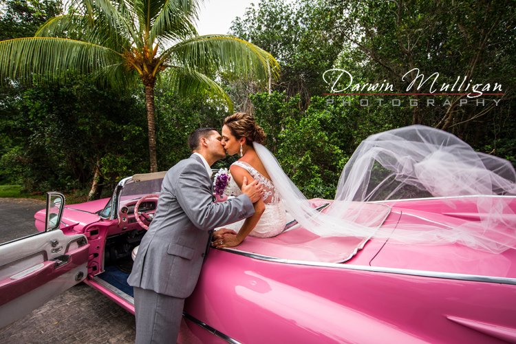 Couple-getting-married-in-Varadero-Cuba-with-Pink-Cadillac