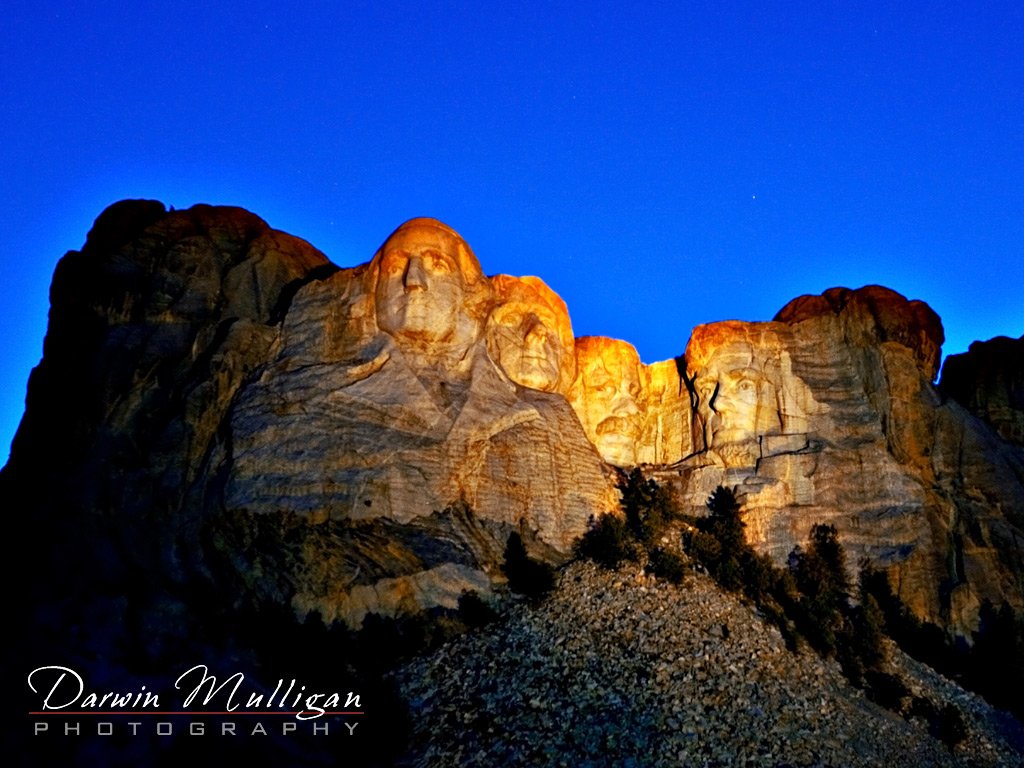 Mount-Rushmore-lit-up-during-blue-hour-South-Dakota