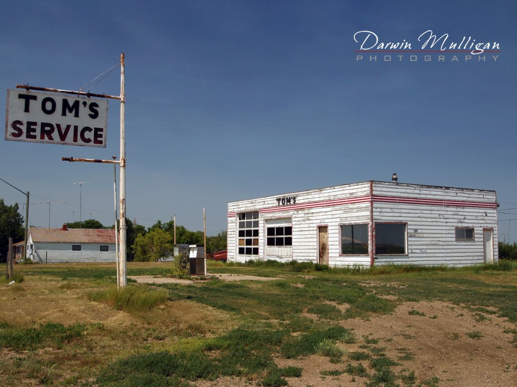 Abandoned-service-station-Saskatchewan