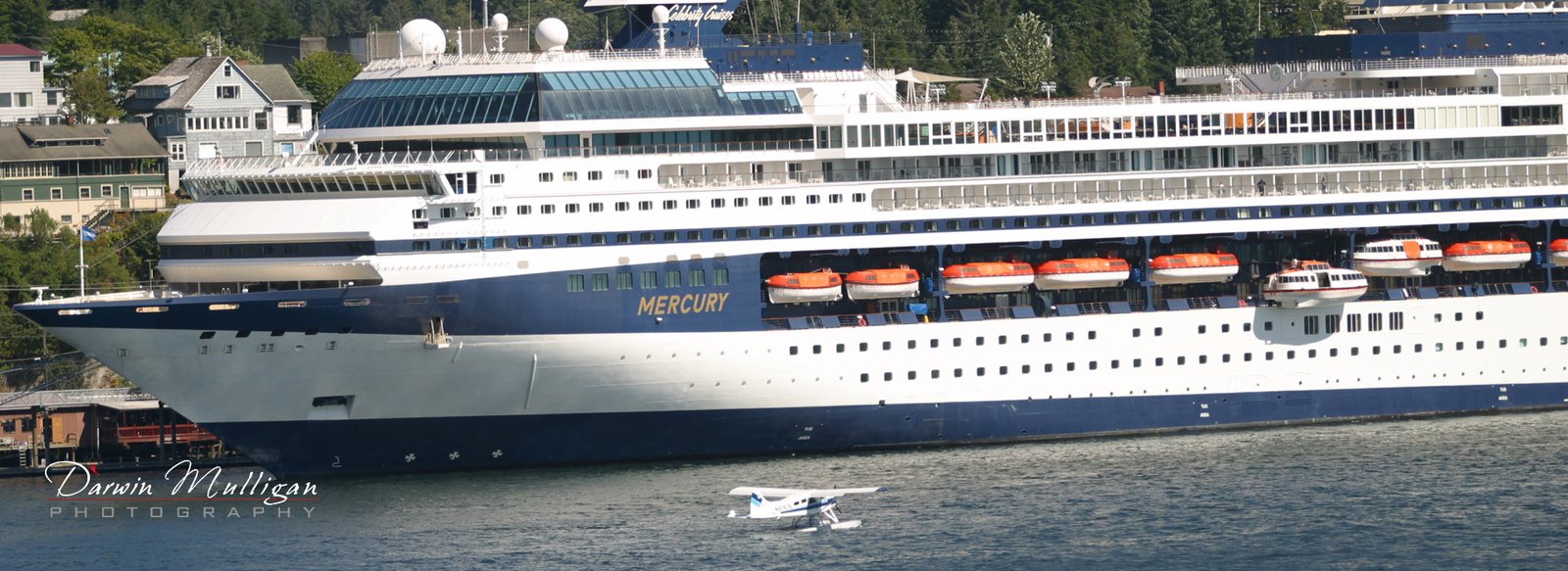 Cruise-ship-and-float-plane-Ketchikan-Alaska