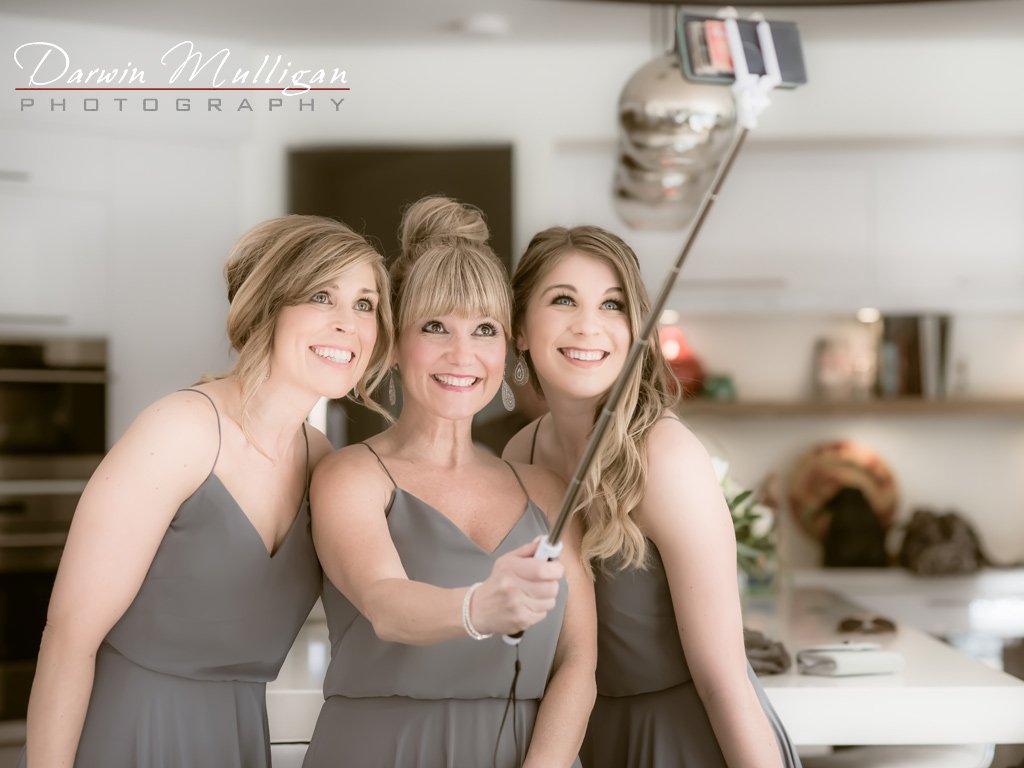 Edmonton-wedding-photographer-selfie-bridesmaids